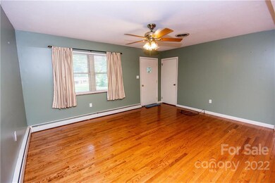 2615 E Broad St, Statesville, NC 28625 - photo 2