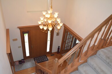 Beautiful 2 story foyer
