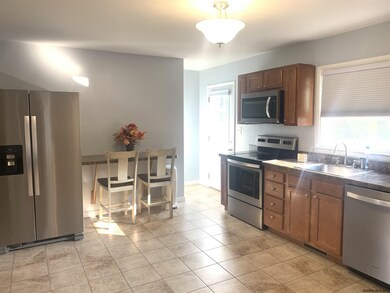 4 Amelia Dr, Schenectady, NY 12309 - photo 4