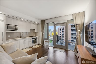 Gridiron unit 613, Seattle, WA 98104 - photo 5