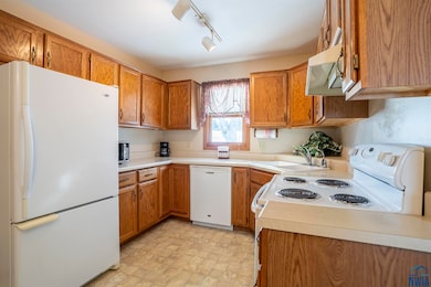 15 Park Village, Le Mars, IA 51031 - photo 5