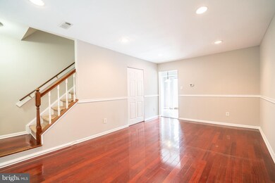 147 Edinburgh Square, Sterling, VA 20164 - photo 2