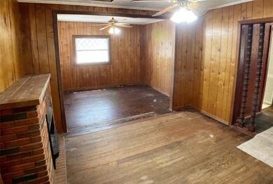 2421 Cottonwood Ave, Bay City, TX 77414 - photo 3