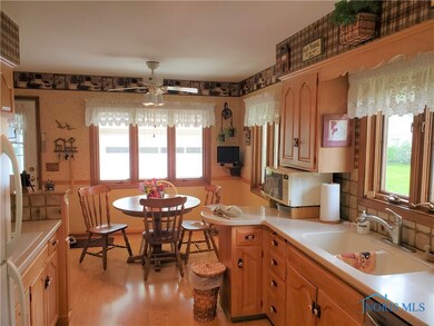 Eat-in kitchen