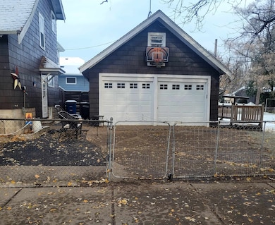 924 Grand St, Oshkosh, WI 54901 - photo 3
