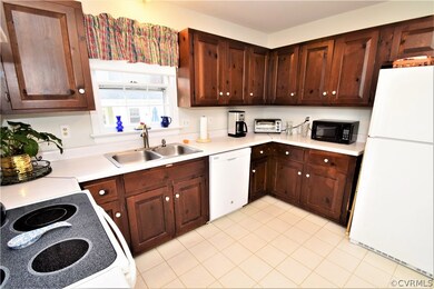Smooth Top Stove!  Refrigerator Conveys!