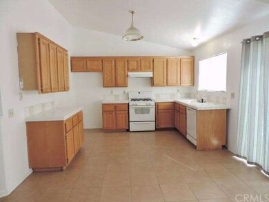 14429 Navarro Dr, Victorville, CA 92395 - photo 5