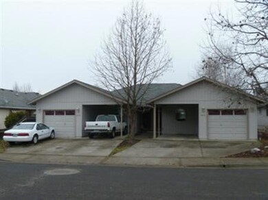 542 Countryside Dr, Central Point, OR 97502 - photo 3