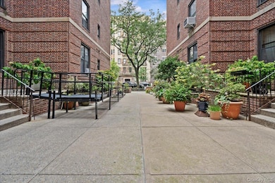 109 Seaman Ave unit 4C, New York, NY 10034 - photo 3