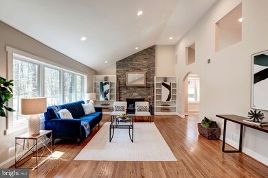 9008 Hamilton Dr, Fairfax, VA 22031 - photo 7