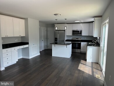 319 Chalcedony Dr, Martinsburg, WV 25404 - photo 6