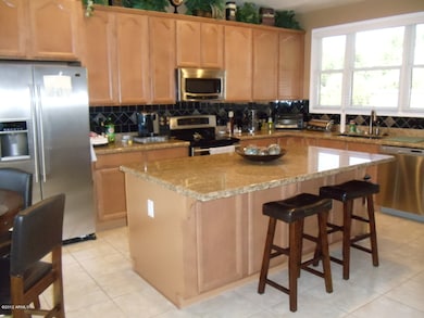 Breakfast Bar & Granite Counters