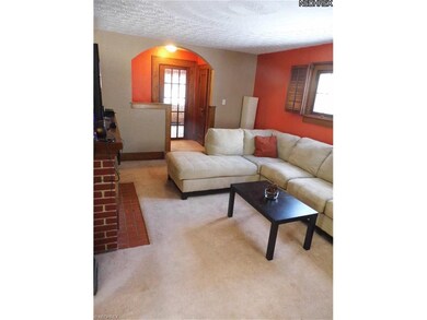 638 Doris Ave Akron, Ohio 44303  Living Room