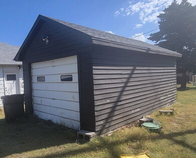 Detached Garage