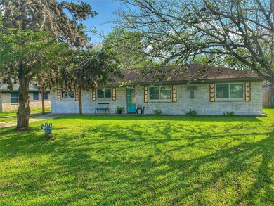 214 Avenue H, Brazoria, TX 77422 - photo 2