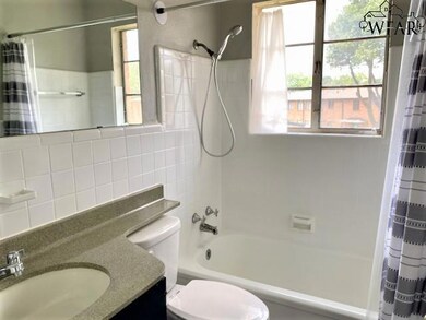 3701 Southmoor Ln unit . W6, Wichita Falls, TX 76302 - photo 6