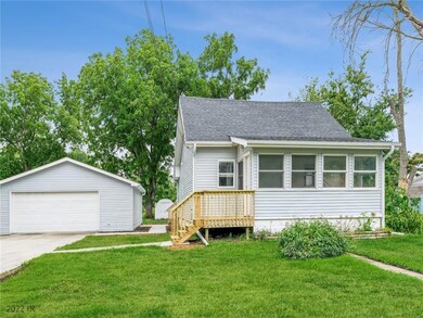 817 N 8th Ave E, Newton, IA 50208 - photo 3