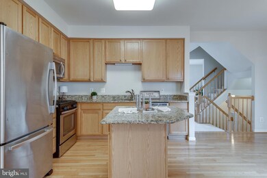 13508 Avonmore Dr, Herndon, VA 20171 - photo 4