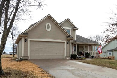 913 SW Georgetown Dr, Lee's Summit, MO 64082 - photo 2