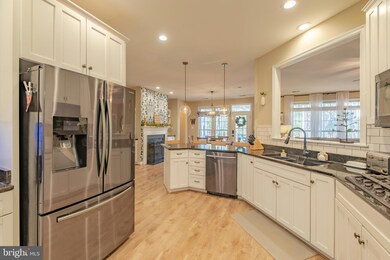 14855 King Charles Dr, Swan Point, MD 20645 - photo 2