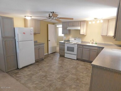 2058 Pinehaven (14)