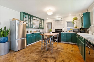 1010 Angela St, Arabi, LA 70032 - photo 5