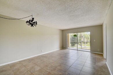 1638 Embassy Dr unit 208, West Palm Beach, FL 33401 - photo 5