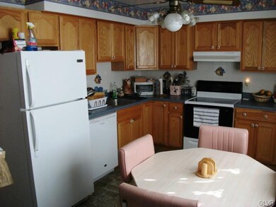 212 Old Forge Dr, Bath, PA 18014 - photo 3