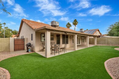 3507 E Wickieup Ln-0068