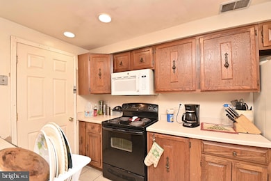 4303 Pembrook Village Dr unit 15, Alexandria, VA 22309 - photo 7