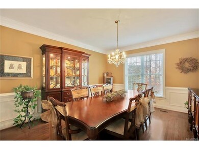 Dining room that can hold all your Thanksgiving gu