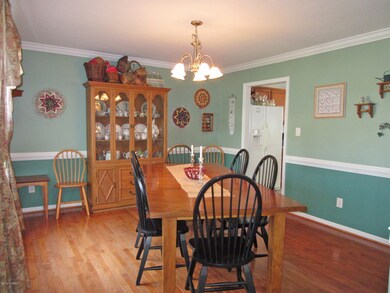 153 Harvest Moon Dr - Dining