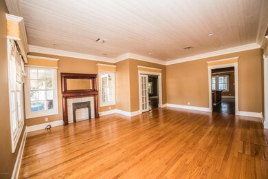 6 Living Room