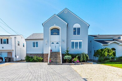 007_2118_MIDDLE_AVE_271173_462487