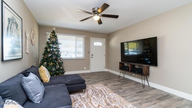 1726 N Daffodil St-5