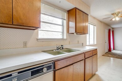 110 Glen Rose Ave, Cleburne, TX 76033 - photo 7