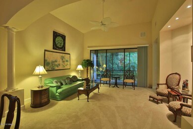 Living Room3_U9WG3E_still_lr.jpg