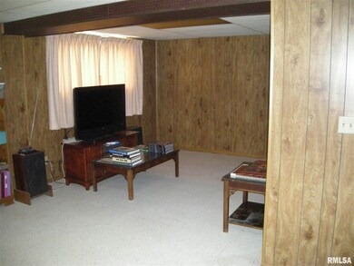 2702 W 71st St, Davenport, IA 52806 - photo 3