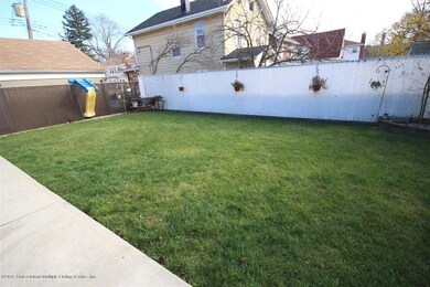 264 Edison St, Staten Island, NY 10306 - photo 2