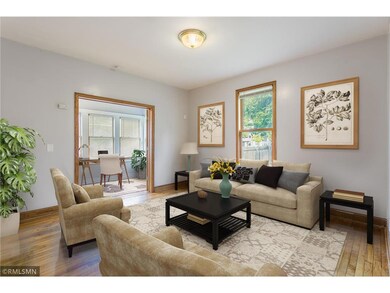 1 living 2954-Dupont-Ave-N,-Minneapolis,-MN-55411_