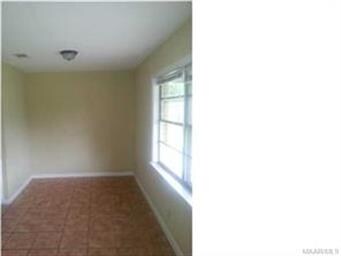 eating area in kitchen
