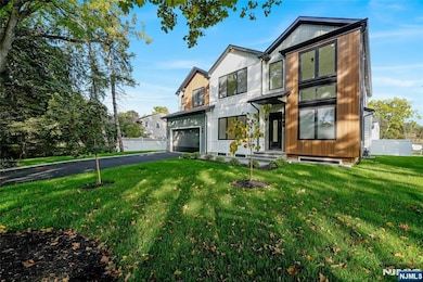 33 Oliver Rd, Paramus, NJ 07652 - photo 2