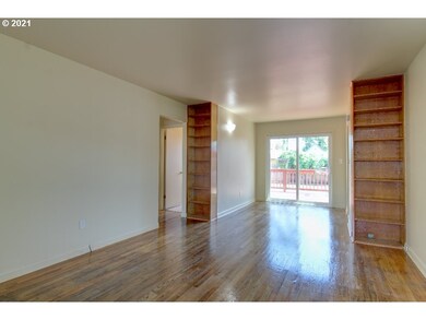 921 W 11th St, the Dalles, OR 97058 - photo 4