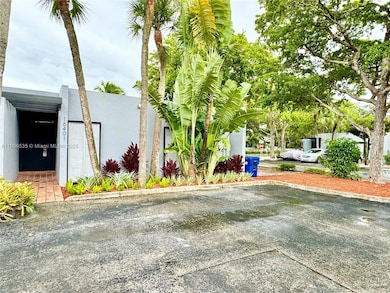 16401 Bridge End Rd, Hialeah, FL 33014 - photo 2