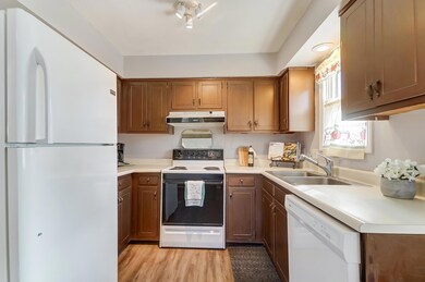 004 Kitchen