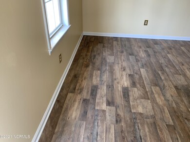 111 Creekview Dr, Jacksonville, NC 28540 - photo 5