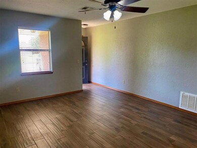 137 Elmwood Ave, Weatherford, OK 73096 - photo 3