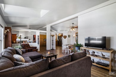 600 S Dennison Rd unit 65, Tehachapi, CA 93561 - photo 3