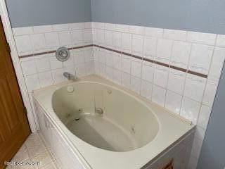 Master Suite Bath Tub