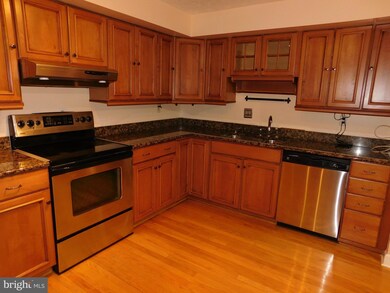 6814 Montivideo Square Ct, Falls Church, VA 22043 - photo 7